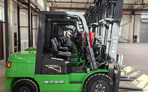 酒泉叉车操作安全规范：避免事故的10个实用建议